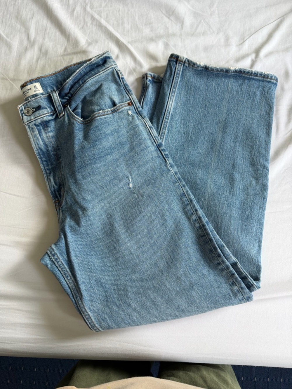 ABERCROMBIE STRAIGHT LEG JEANS
